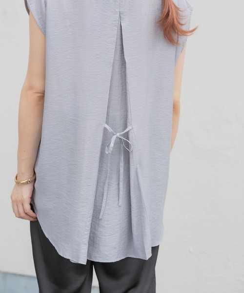 ITEMS URBANRESEARCH(アイテムズ アーバンリサーチ)の「バックリボンシアーブラウス(シャツ/ブラウス・レディース・グレー系その他/オフホワイト/チャコールグレー/ベージュ・FREE)」の6枚目の写真