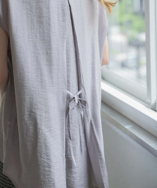 ITEMS URBANRESEARCH(アイテムズ アーバンリサーチ)の「バックリボンシアーブラウス(シャツ/ブラウス・レディース・グレー系その他/オフホワイト/チャコールグレー/ベージュ・FREE)」の16枚目の写真