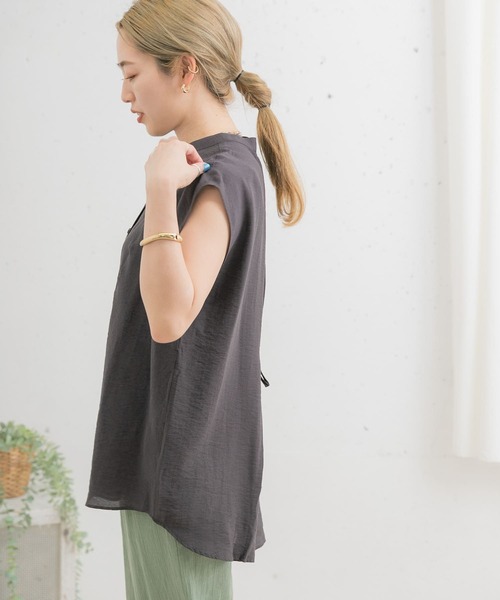 ITEMS URBANRESEARCH(アイテムズ アーバンリサーチ)の「バックリボンシアーブラウス(シャツ/ブラウス・レディース・グレー系その他/オフホワイト/チャコールグレー/ベージュ・FREE)」の21枚目の写真