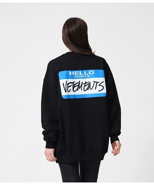 VETEMENTS（ヴェトモン）の「VETEMENTS / ヴェトモン：MY NAME IS VETEMENTS SWEATSHIRT：UA52TR630[RIP]（スウェット・メンズ・ブラック/ホワイト・S/L/M/XL）」の17枚目の写真