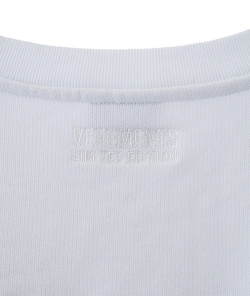 VETEMENTS（ヴェトモン）の「VETEMENTS / ヴェトモン：MY NAME IS VETEMENTS SWEATSHIRT：UA52TR630[RIP]（スウェット・メンズ・ブラック/ホワイト・S/L/M/XL）」の10枚目の写真