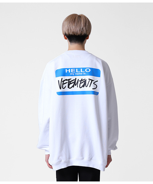 VETEMENTS（ヴェトモン）の「VETEMENTS / ヴェトモン：MY NAME IS VETEMENTS SWEATSHIRT：UA52TR630[RIP]（スウェット・メンズ・ブラック/ホワイト・S/L/M/XL）」の3枚目の写真