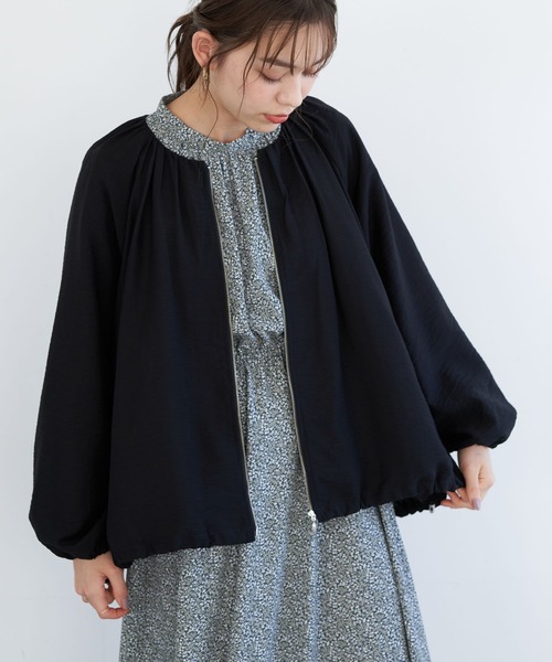 earth music&ecology（アースミュージックアンドエコロジー）の「コクーンギャザーブルゾン ＊（ブルゾン・レディース・カーキ/ベージュ/ブラック・FREE）」の2枚目の写真