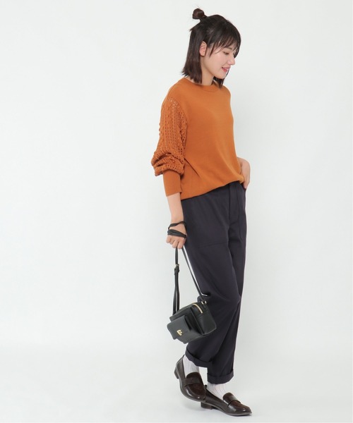 LBC（エルビーシー）の「袖透かしパフニット（ニット/セーター・レディース・チャコールグレー/キャメル・M）」の5枚目の写真