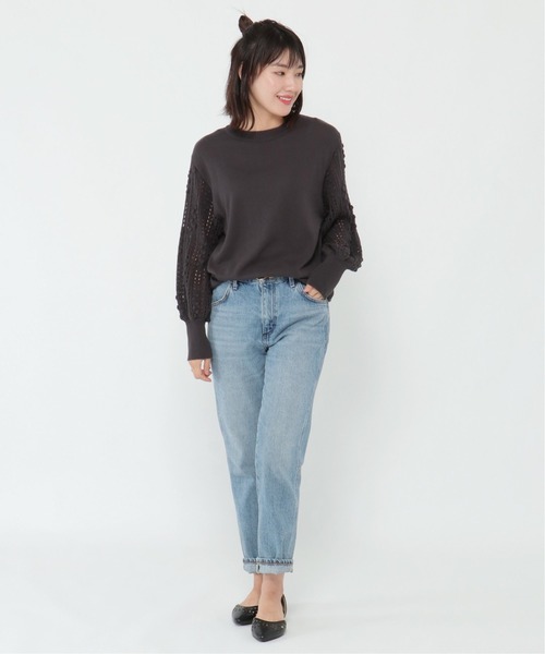 LBC（エルビーシー）の「袖透かしパフニット（ニット/セーター・レディース・チャコールグレー/キャメル・M）」の4枚目の写真