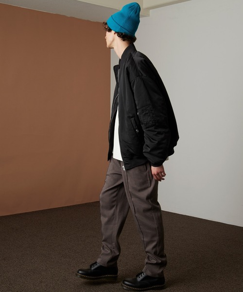 EMMA CLOTHES（エマクローズ）の「ビッグシルエットワイドスリーブ 中綿 MA-1 ブルゾン EMMA CLOTHES（MA-1・メンズ・ブラック/グレイッシュベージュ・FREE）」の17枚目の写真