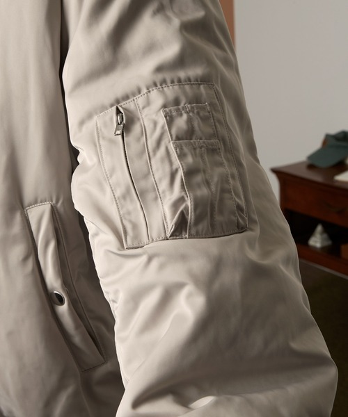 EMMA CLOTHES（エマクローズ）の「ビッグシルエットワイドスリーブ 中綿 MA-1 ブルゾン EMMA CLOTHES（MA-1・メンズ・ブラック/グレイッシュベージュ・FREE）」の12枚目の写真