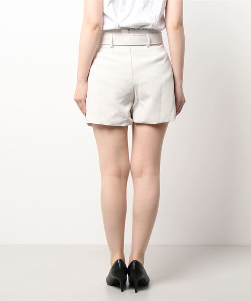 SPIGA（スピーガ）の「ベルト付ハイウエストショートパンツ（その他パンツ・レディース・キャメル/ブラック/ベージュ・SMALL/MEDIUM）」の4枚目の写真