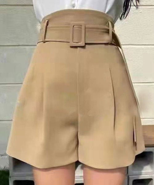 SPIGA（スピーガ）の「ベルト付ハイウエストショートパンツ（その他パンツ・レディース・キャメル/ブラック/ベージュ・SMALL/MEDIUM）」の3枚目の写真