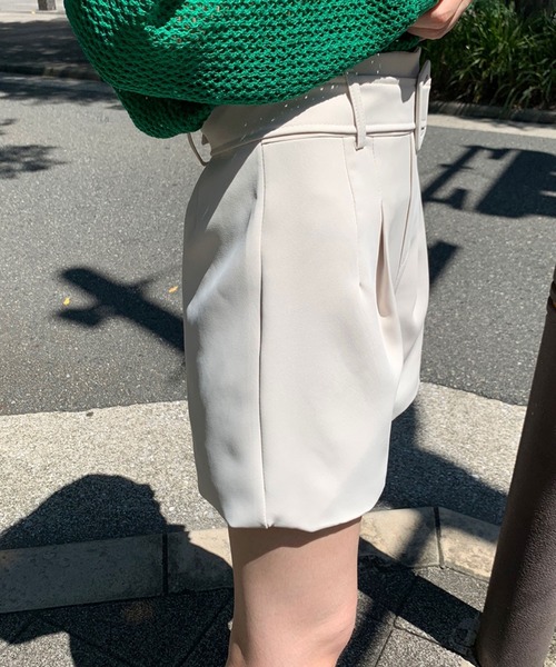 SPIGA（スピーガ）の「ベルト付ハイウエストショートパンツ（その他パンツ・レディース・キャメル/ブラック/ベージュ・SMALL/MEDIUM）」の19枚目の写真