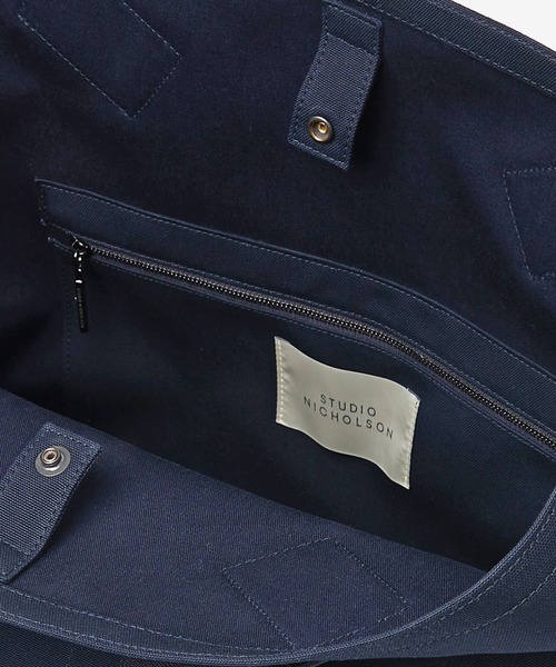 STUDIO NICHOLSON(スタジオニコルソン)の「【STUDIO NICHOLSON】 WATER REPLLNT CANVAS TOP HANDLE TOTE(トートバッグ・メンズ・カーキ/ダークネイビー・ONE SIZE)」の4枚目の写真