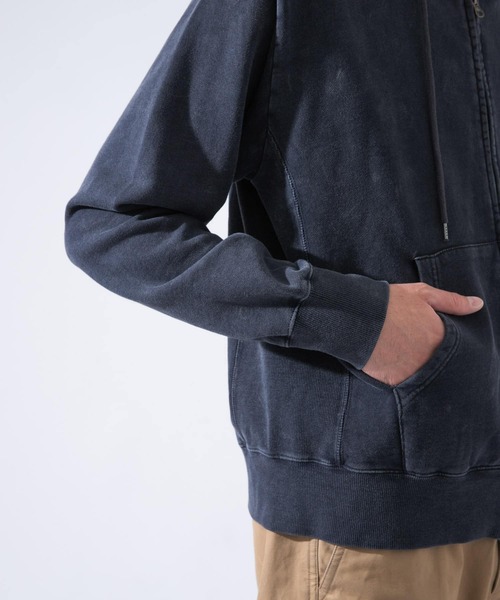 URBAN RESEARCH ROSSO MEN(アーバンリサーチロッソメン)の「ピグメントダイ裏毛ジップパーカー『セットアップ対応』(パーカー・メンズ・ブラック/ネイビー・MEDIUM/LARGE/X-LARGE)」の4枚目の写真