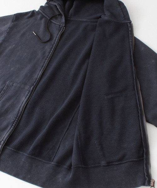 URBAN RESEARCH ROSSO MEN(アーバンリサーチロッソメン)の「ピグメントダイ裏毛ジップパーカー『セットアップ対応』(パーカー・メンズ・ブラック/ネイビー・MEDIUM/LARGE/X-LARGE)」の21枚目の写真