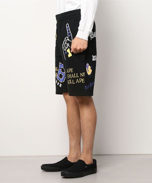 A BATHING APE(アベイシングエイプ)の「MULTI PRINT SWEAT SHORTS M(その他パンツ・メンズ・ホワイト/ブラック・MEDIUM/LARGE/X-LARGE/XX-LARGE/SMALL)」の5枚目の写真