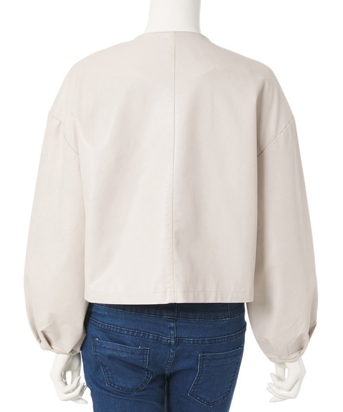 fifth（フィフス）の「ノーカラーフェイクレザージャケット（ライダースジャケット・レディース・ベージュ/アイボリー・MEDIUM）」の4枚目の写真
