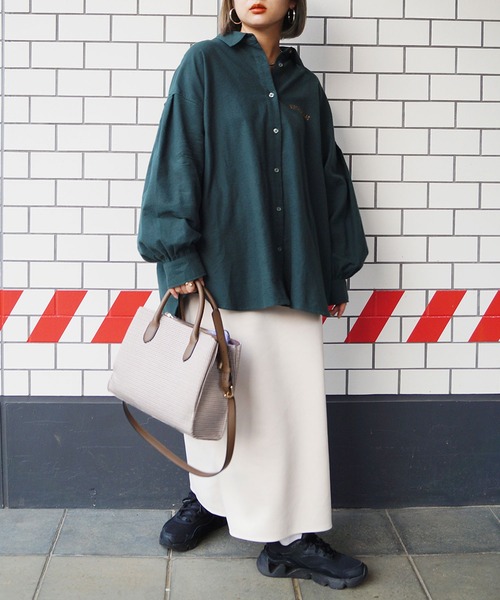 179/WG（イチナナキュウダブルジー）の「カレッジロゴレギュラーシャツ（シャツ/ブラウス・レディース・ブラウン/オフホワイト/グリーン・MEDIUM）」の18枚目の写真