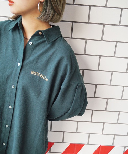 179/WG（イチナナキュウダブルジー）の「カレッジロゴレギュラーシャツ（シャツ/ブラウス・レディース・ブラウン/オフホワイト/グリーン・MEDIUM）」の19枚目の写真