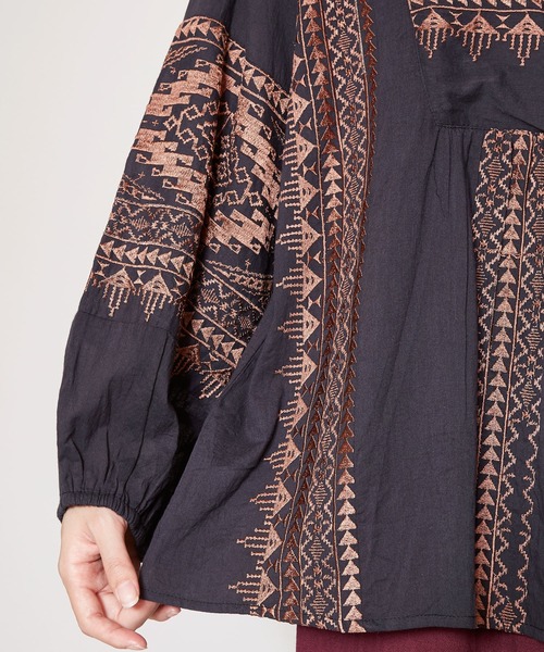 チャイハネ（チャイハネ）の「【チャイハネ】ボヘーノ刺繍トップス（その他トップス・レディース・ブラック/ベージュ/ブルー・FREE）」の6枚目の写真