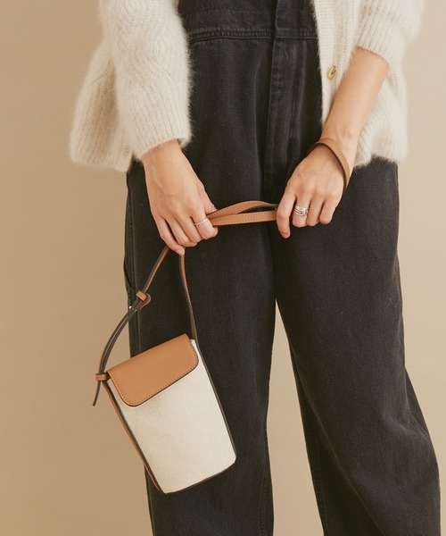 SALON adam et rope'（サロン アダム エ ロペ）の「[完売色追加決定！]キャンバスレザーコンビフラップポシェット / ショルダーバッグ（ショルダーバッグ・レディース・ブラック/キャメル・FREE）」の7枚目の写真