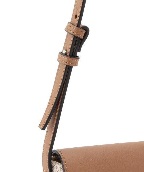 SALON adam et rope'（サロン アダム エ ロペ）の「[完売色追加決定！]キャンバスレザーコンビフラップポシェット / ショルダーバッグ（ショルダーバッグ・レディース・ブラック/キャメル・FREE）」の22枚目の写真