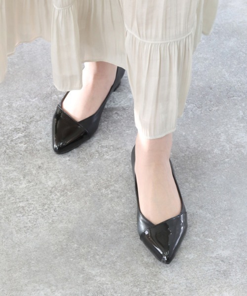 JELLY BEANS(ジェリービーンズ)の「【晴雨兼用】【防水・撥水】【生活防水】【滑りにくい】【雨の日】【通勤靴】【レイン対応】【WEB限定】コンビトゥポインテッドレインパンプス(417-310)JELLY BEANS(ジェリービーンズ)(レインシューズ・レディース・ブラック/ベージュ/マルチ/グリーン・22.5/23.5/24/23/24.5/22/25)」の1枚目の写真