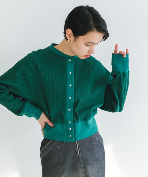 koe（コエ）の「ショート丈リブカーディガン*（カーディガン/ボレロ・レディース・グレー/レッド/グリーン/モカ・M）」の4枚目の写真