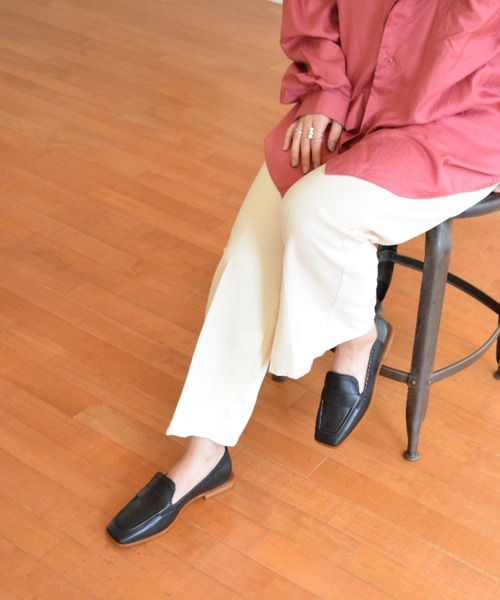 inter-chaussures（インターショシュール）の「【ANGEL ALARCON】スクエアトウベーシックローファー(D21611)（ローファー・レディース・ブラック/ベージュ・38/37/36/35）」の5枚目の写真