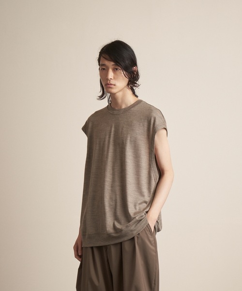 TROVE(トローヴ)の「TROVE 2022SS / MERINO WOOL KNIT VEST(ベスト・メンズ・カーキ/ベージュ・3/1)」の2枚目の写真