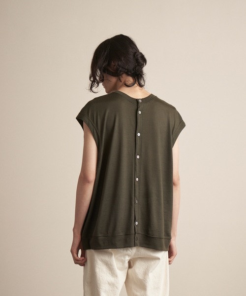 TROVE(トローヴ)の「TROVE 2022SS / MERINO WOOL KNIT VEST(ベスト・メンズ・カーキ/ベージュ・3/1)」の8枚目の写真