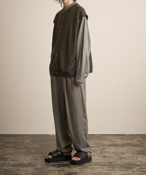 TROVE(トローヴ)の「TROVE 2022SS / MERINO WOOL KNIT VEST(ベスト・メンズ・カーキ/ベージュ・3/1)」の3枚目の写真