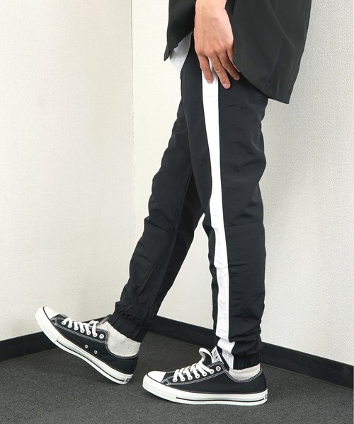 Burner(バーナー)の「【GROOVY STORE】ナイロン タスラン 10分丈 1本ライン ジョガーパンツ(デニムパンツ・メンズ・ブラック/ネイビー/チャコールグレー・L/LL/M)」の4枚目の写真