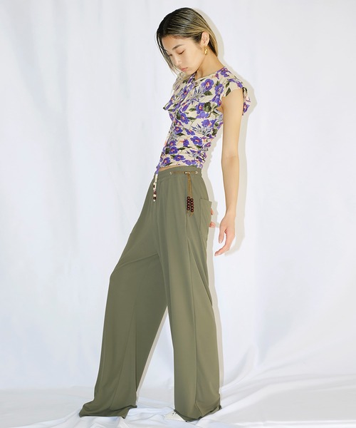 G.V.G.V.（ジーヴィージーヴィー）の「FLORAL TANK TOP（タンクトップ・レディース・ベージュ/グリーン・ONE SIZE）」の3枚目の写真