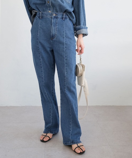 ANDJ(アンドジェイ)の「センター切替ラインハイウエストセミフレアデニムパンツ(デニムパンツ・レディース・オフホワイト/インディゴブルー・M/L)」の4枚目の写真