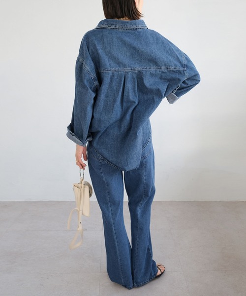 ANDJ(アンドジェイ)の「センター切替ラインハイウエストセミフレアデニムパンツ(デニムパンツ・レディース・オフホワイト/インディゴブルー・M/L)」の6枚目の写真