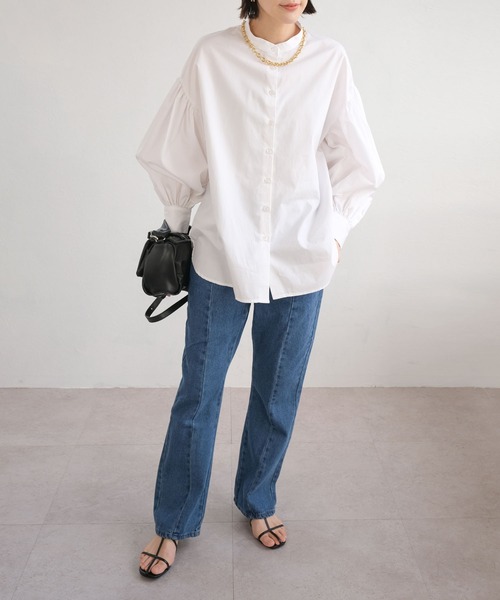 ANDJ(アンドジェイ)の「センター切替ラインハイウエストセミフレアデニムパンツ(デニムパンツ・レディース・オフホワイト/インディゴブルー・M/L)」の8枚目の写真