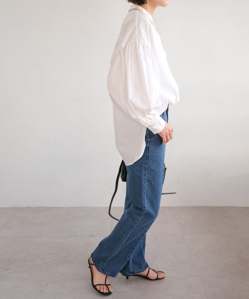 ANDJ(アンドジェイ)の「センター切替ラインハイウエストセミフレアデニムパンツ(デニムパンツ・レディース・オフホワイト/インディゴブルー・M/L)」の12枚目の写真