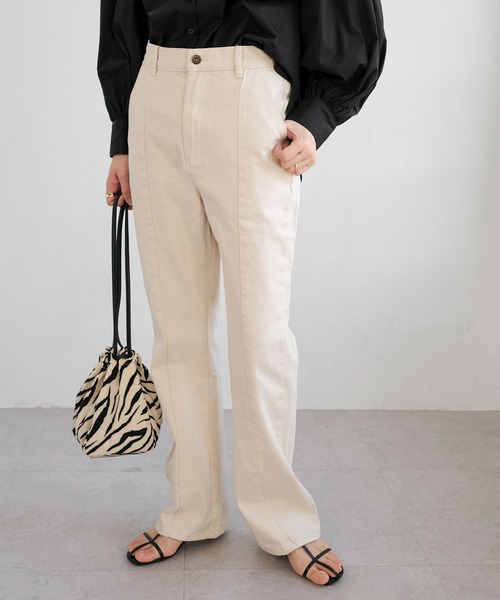 ANDJ(アンドジェイ)の「センター切替ラインハイウエストセミフレアデニムパンツ(デニムパンツ・レディース・オフホワイト/インディゴブルー・M/L)」の15枚目の写真