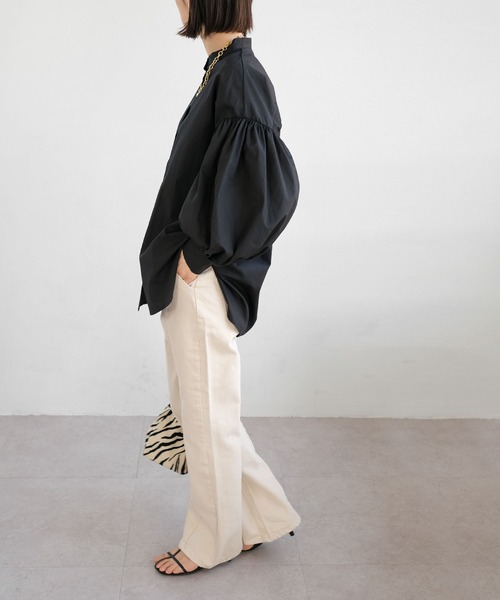 ANDJ(アンドジェイ)の「センター切替ラインハイウエストセミフレアデニムパンツ(デニムパンツ・レディース・オフホワイト/インディゴブルー・M/L)」の16枚目の写真