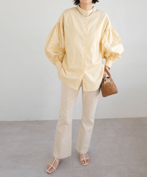 ANDJ(アンドジェイ)の「センター切替ラインハイウエストセミフレアデニムパンツ(デニムパンツ・レディース・オフホワイト/インディゴブルー・M/L)」の20枚目の写真