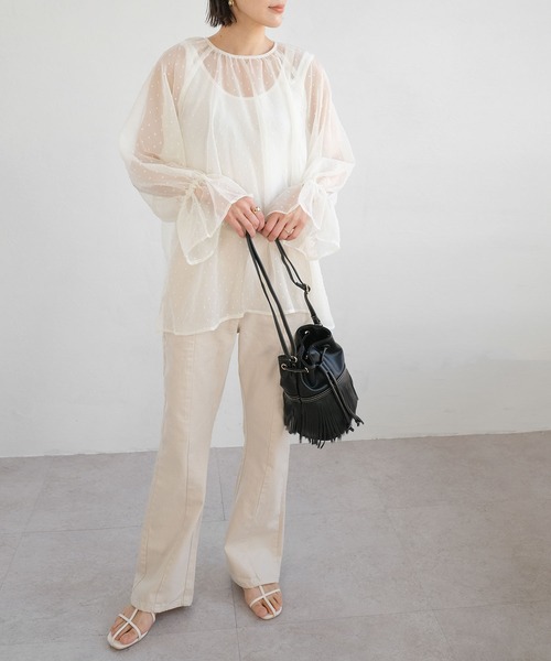 ANDJ(アンドジェイ)の「センター切替ラインハイウエストセミフレアデニムパンツ(デニムパンツ・レディース・オフホワイト/インディゴブルー・M/L)」の21枚目の写真