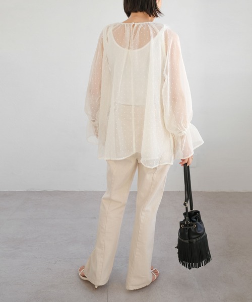 ANDJ(アンドジェイ)の「センター切替ラインハイウエストセミフレアデニムパンツ(デニムパンツ・レディース・オフホワイト/インディゴブルー・M/L)」の22枚目の写真