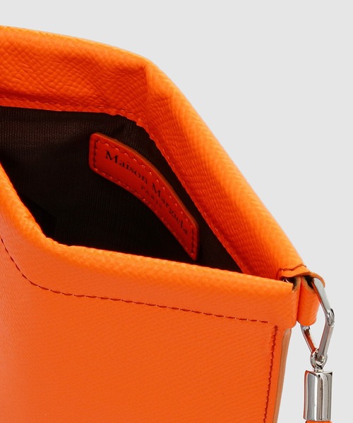 Maison Margiela(メゾンマルジェラ)の「Tech accessories(スマホケース/カバー・メンズ・オレンジ・FREE)」の3枚目の写真