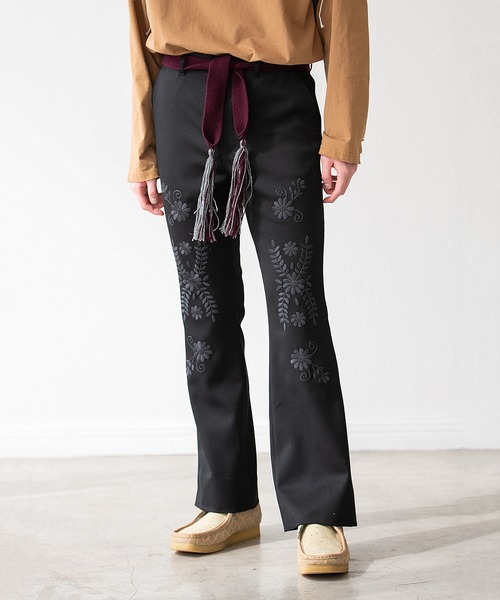 DISCOVERED(ディスカバード)の「DISCOVERED ディスカバード / FLOWER STITCH BOOTSCUT PANTS フラワーステッチブーツカットパンツ / DC-AW22-PT-02(チノパンツ・メンズ・ブラック/カーキ・3/1/2)」の14枚目の写真