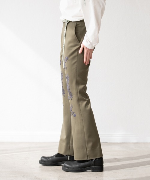DISCOVERED(ディスカバード)の「DISCOVERED ディスカバード / FLOWER STITCH BOOTSCUT PANTS フラワーステッチブーツカットパンツ / DC-AW22-PT-02(チノパンツ・メンズ・ブラック/カーキ・3/1/2)」の16枚目の写真