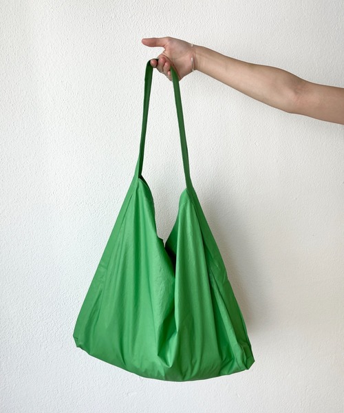 wee9s（ウィークス）の「2way wide shoulder tote bag / ツーウェイワイドショルダートートバッグ（トートバッグ・レディース・ブラック/パープル/グリーン/アイボリー・FREE）」の3枚目の写真
