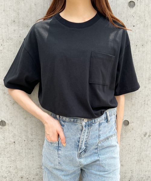 CLEA(クレア)の「【stonedoorコラボ】ポケット付きオーバーサイズコットンTシャツ(Tシャツ/カットソー・レディース・ホワイト/チャコールグレー/ライトグレー/ブラック/ベージュ・M/L/XL)」の2枚目の写真