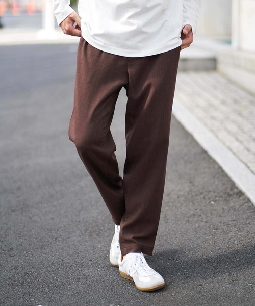 a.v.v(アーヴェヴェ)の「リライトイージーパンツ(セットアップ対応)(その他パンツ・メンズ・ダークブラウン/ブラック・46/50/48)」の1枚目の写真