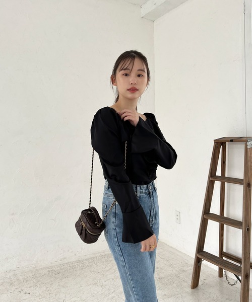 Lamoa（ラモア）の「Lamoa/ボリューム フリル ブラウス（シャツ/ブラウス・レディース・ブラック/アイボリー・MEDIUM/LARGE）」の10枚目の写真