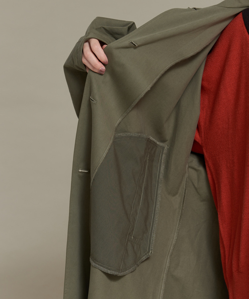 NOMINE（ノミネ）の「ボリュームスリーブスタンドカラーコート（トレンチコート・レディース・キャメル/カーキ/ブラック・フリー）」の17枚目の写真