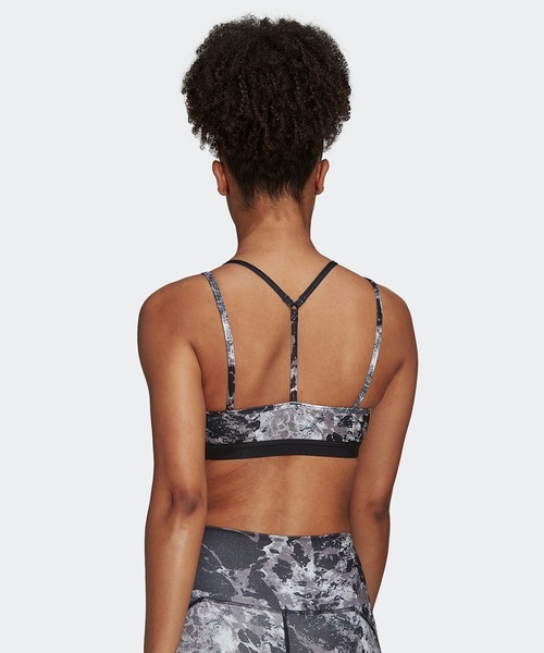 adidas(アディダス)の「ヨガ エッセンシャルズ スタジオ ライトサポート 総柄プリントブラ / ヨガウェア / アディダス(スポーツブラ・レディース・ブラック/パープル・M-AB/M-CD/L-AB/S-AB/XL-CD/XL-AB/L-CD/XXL-CD/S-CD/XXL-AB)」の6枚目の写真